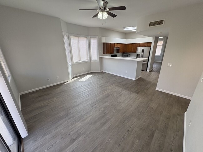 Building Photo - Rita Ranch Vail School District Single story home