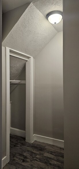 Building Photo - 405 Lincoln Way W