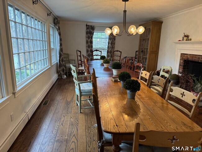 Building Photo - 301 Old Norwalk Rd