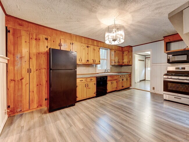 Building Photo - 416 Jerusalem Rd