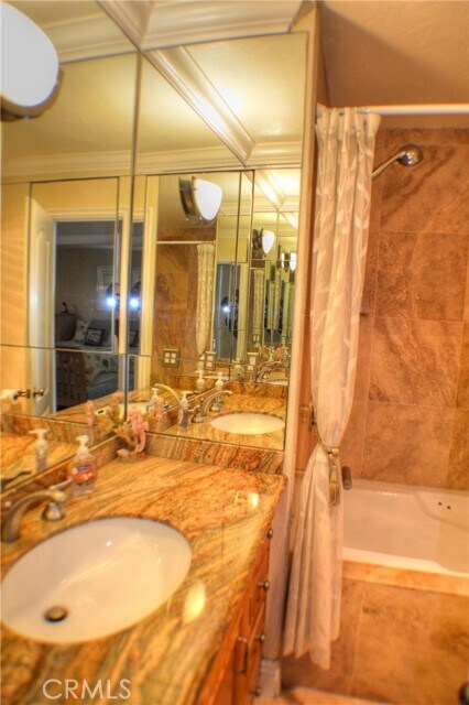 Building Photo - 411 Avenida Granada