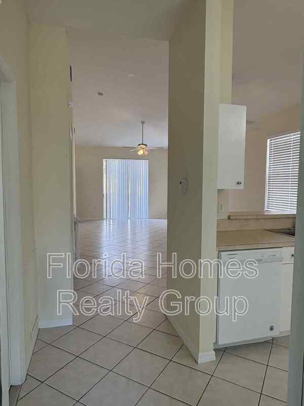 Building Photo - 3629 Pine Oak Cir