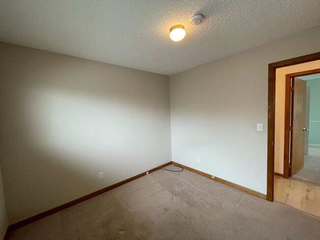 Building Photo - Charming 3 Bedroom, 2 Bath Home with Attac...