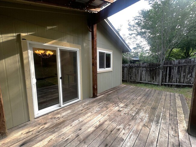 Building Photo - Recently Renovated 3/2 Home in South Austin with Bonus Room + Additional Storage