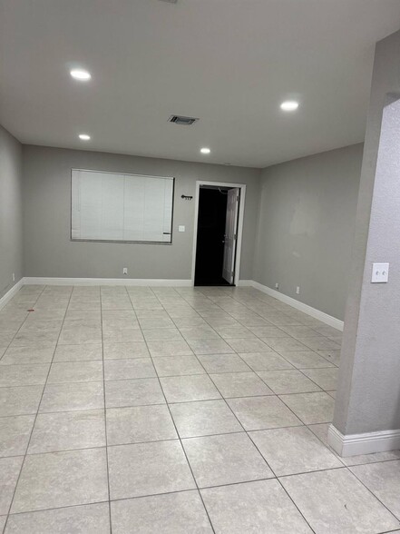 Building Photo - 5671 Coconut Rd
