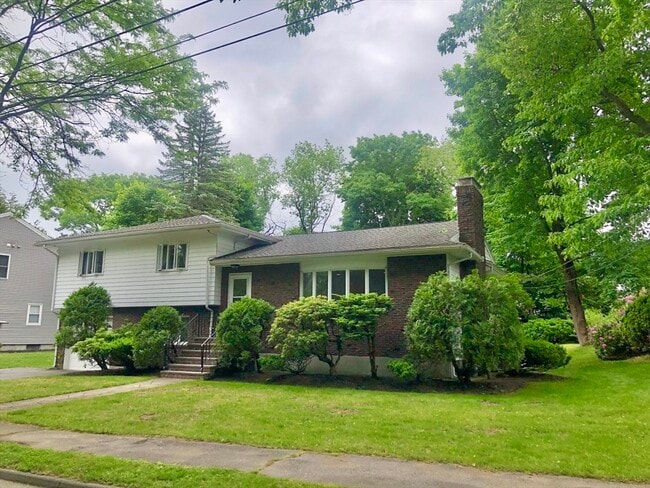 Building Photo - 15 Sycamore Rd