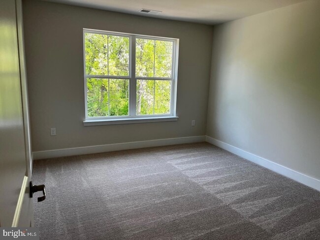 Building Photo - 327 Foundry St