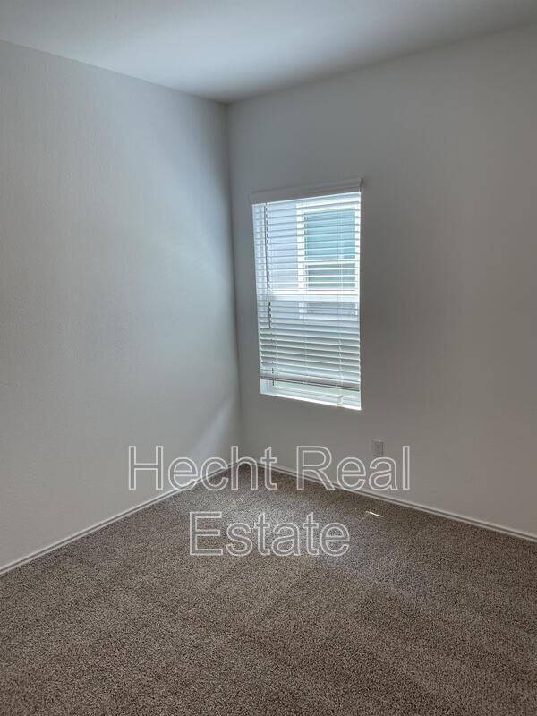Building Photo - 10646 Vinateros Dr