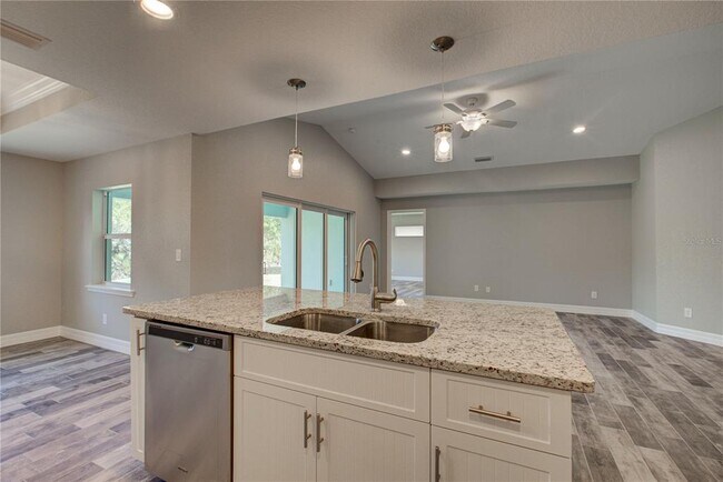 Building Photo - 129 Glades Dr