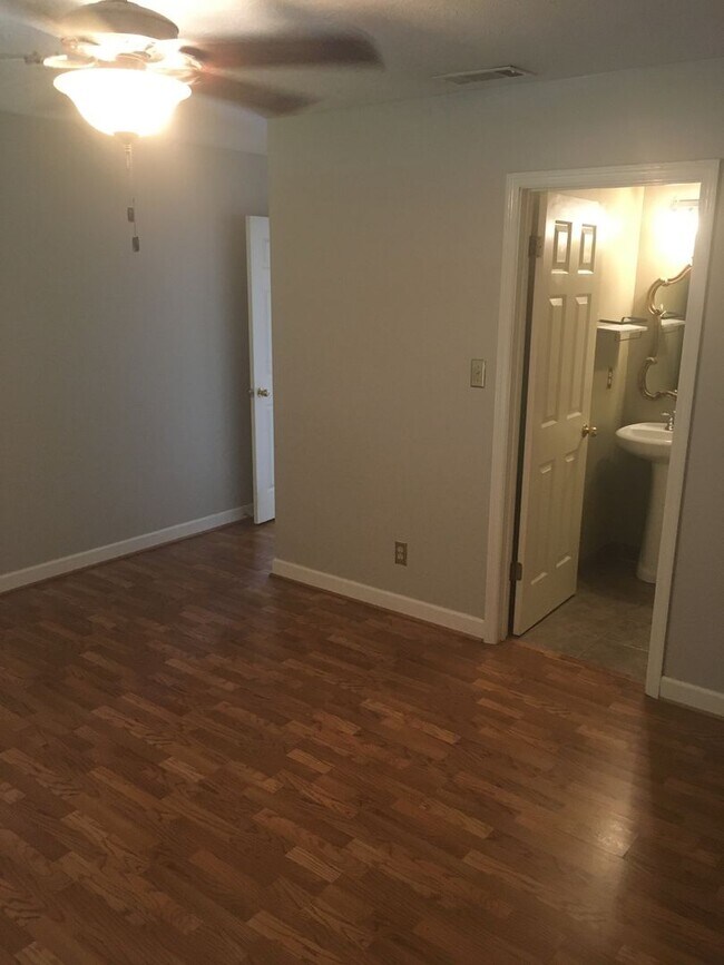 Building Photo - Nice 2/2 Home in West Rome $1095