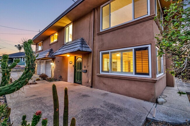 Building Photo - 4 Bedrooms, 3 Bathroom, Two Story Home With Pool