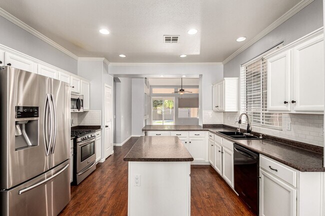 Building Photo - Beautiful Chandler Rental