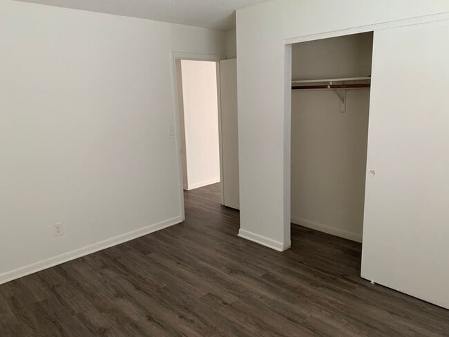 Building Photo - 609 N Stella Ave