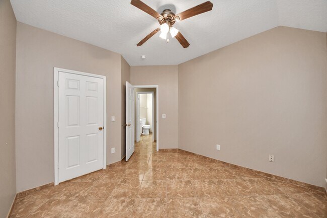 Building Photo - 3003 Silver Spur Dr
