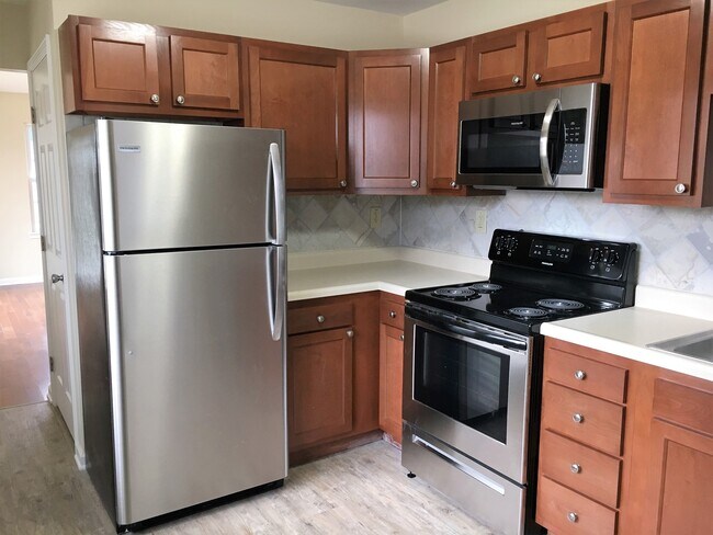 Building Photo - **BEAUTIFULLY REMODELED 2-BEDROOM HOME W/ 2-CAR GARAGE!!**