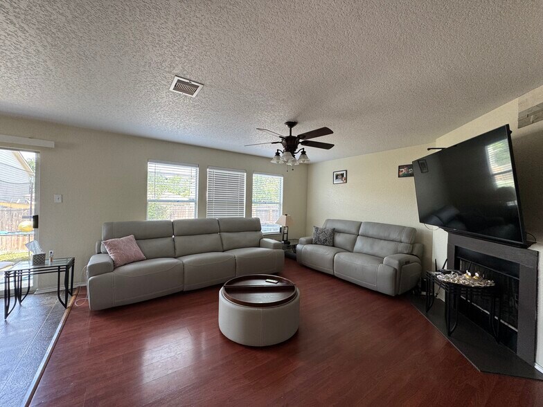 Building Photo - 5519 Spring Walk