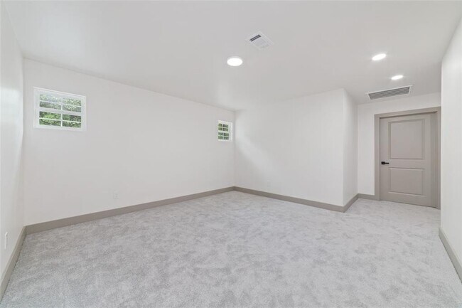 Building Photo - 11931 S Red Cedar Cir