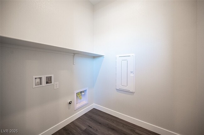 Building Photo - 117 Royal Cascade Ave