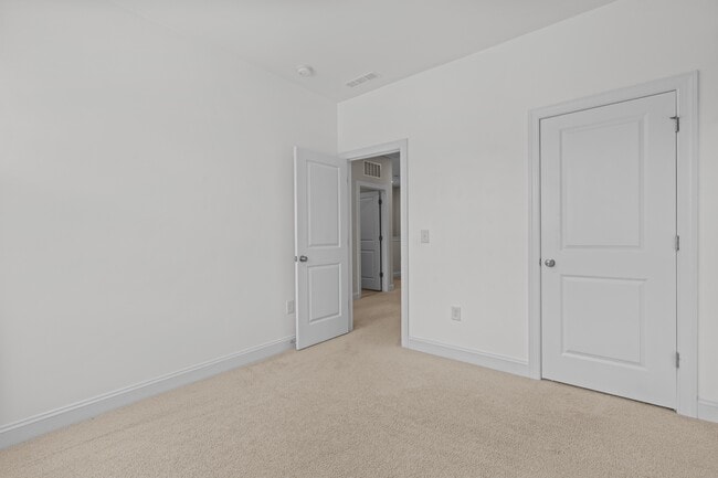 Building Photo - 2888 Macintosh Woods Dr