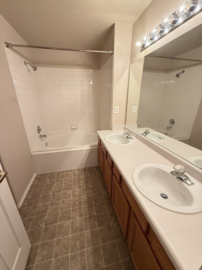 Building Photo - 3732 Riviera Grove