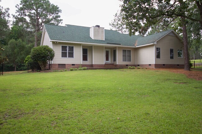 Large fenced in backyard - 121 Rothbury Dr