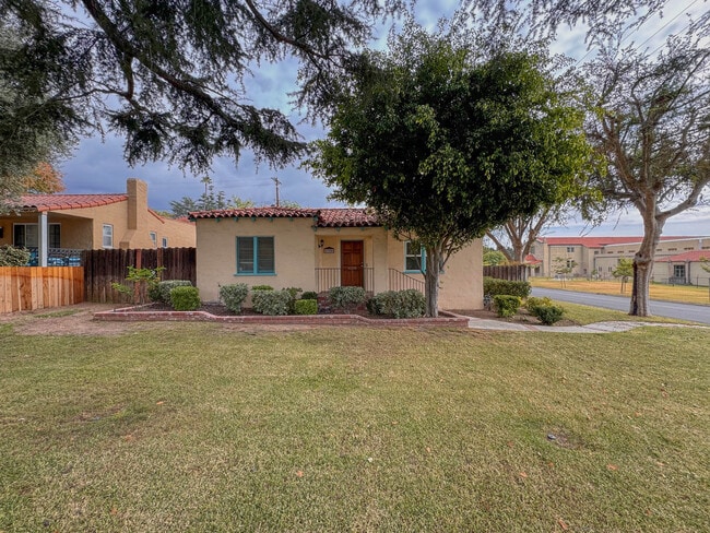 Building Photo - 2350 Marengo Ave