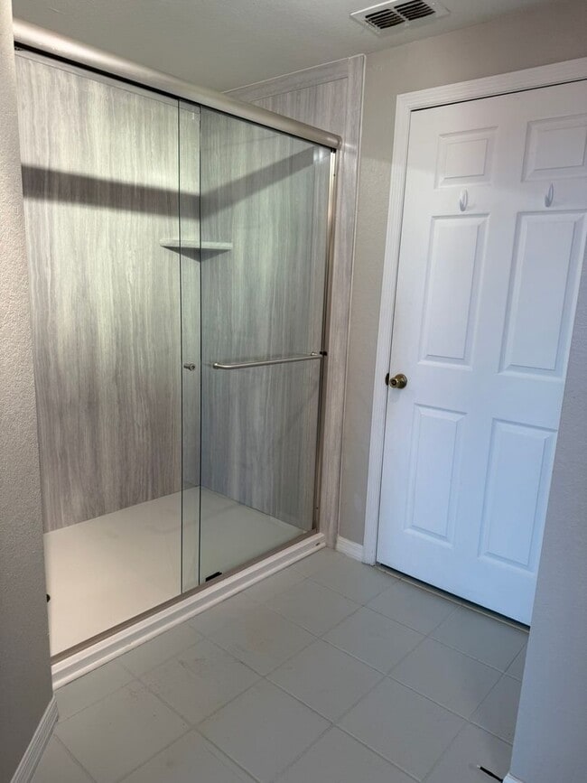 Building Photo - $1975 | 3-Bedroom 2-Bath Condo | Fully Ren...