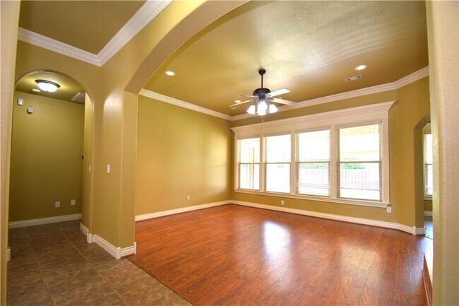 Building Photo - 4004 SW Layton Rd