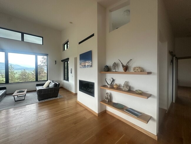 Building Photo - 200 Pleasant Valley Dr