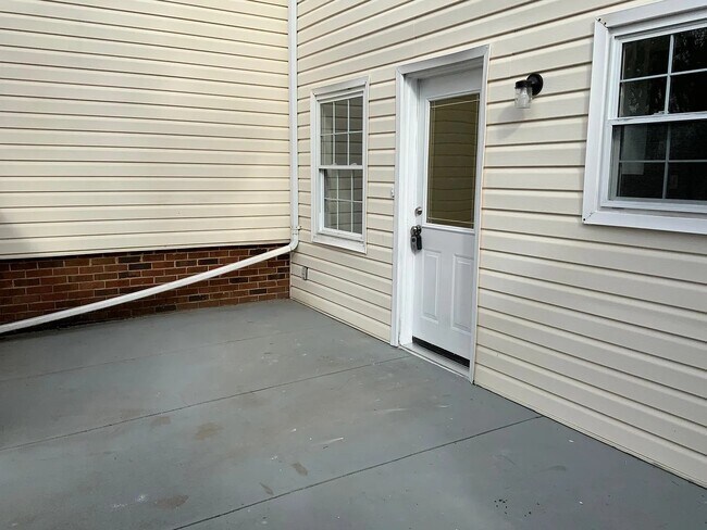 Building Photo - 11045 Hunter Trail Ln