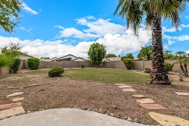 Building Photo - STUNNING 5 Bedroom Home in Peoria!