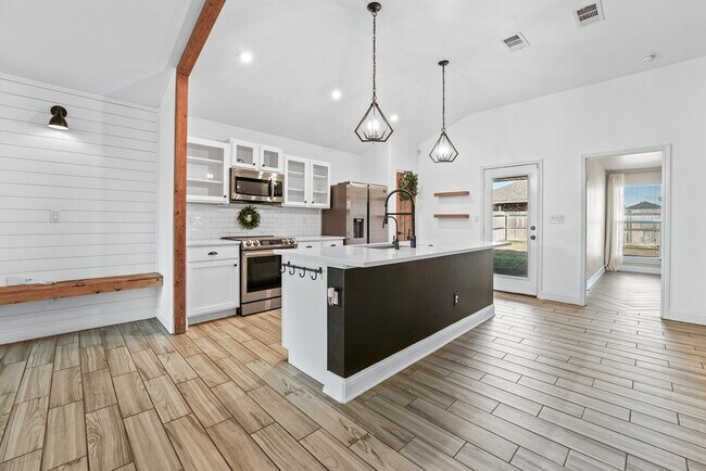 Building Photo - 1209 E 89th St