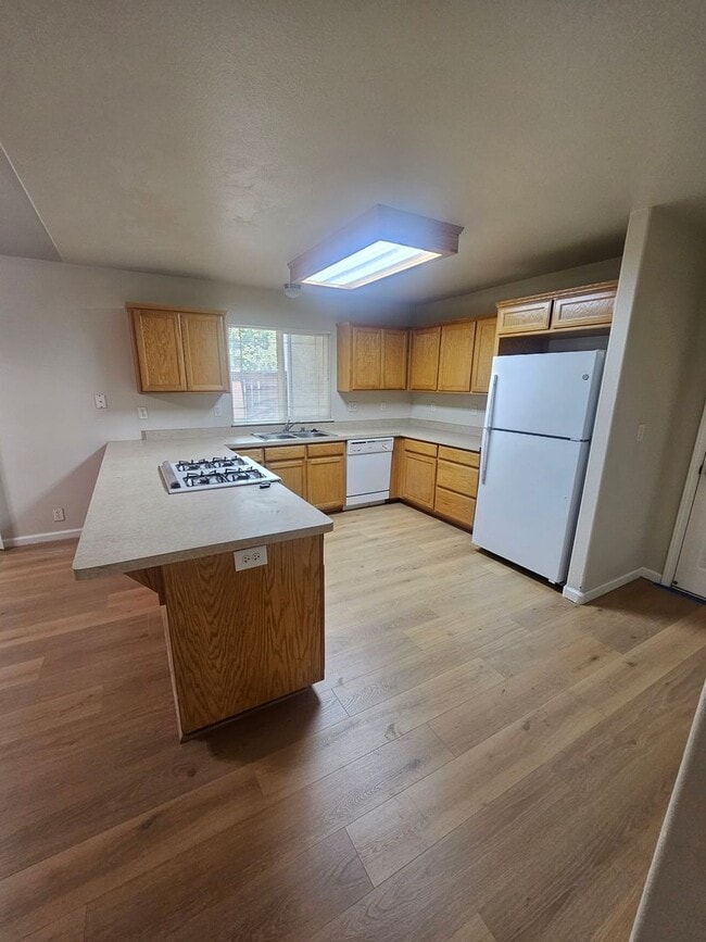 Building Photo - Spacious 3-Bed, 2-Bath Duplex with Private...