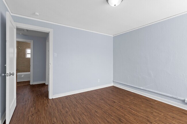 Building Photo - 307 W Morton St