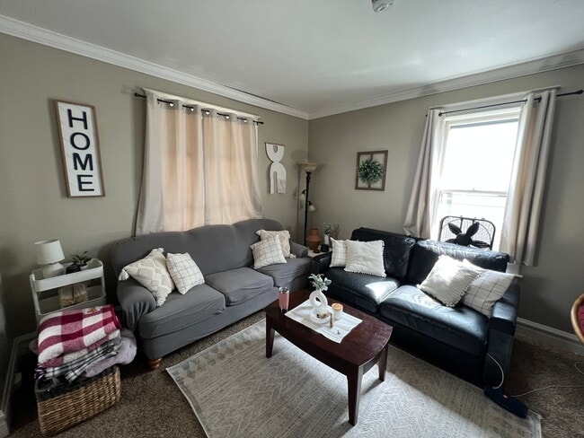 Building Photo - AVAILABLE JUNE - 3 Bed, 1 Bath Home close to Chester Park