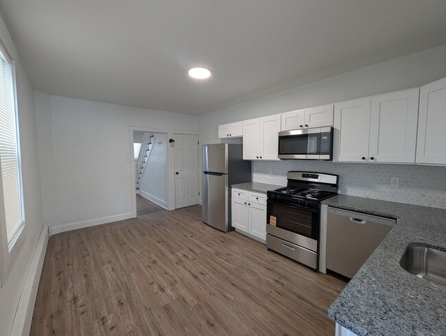 Building Photo - Charming updated 3 bedroom 1 bath Home in ...