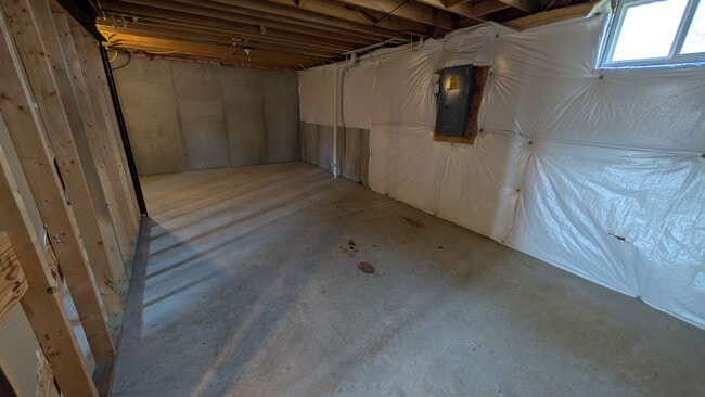 Building Photo - 4BR/2.5BA Middletown Home - Study with French Doors - Pond View