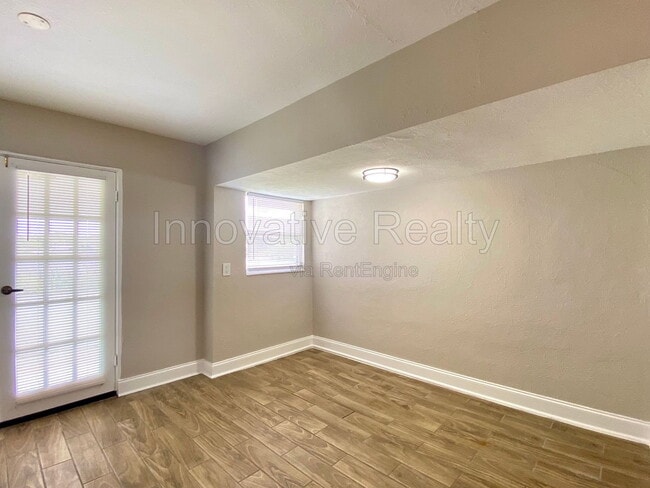 Building Photo - 311 Lake Annie Dr