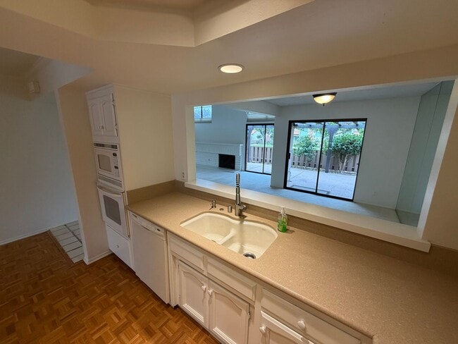 Building Photo - 4569 Foxenwood Ln