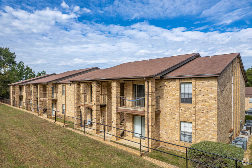 Building Photo - Chevy Chase Apartments