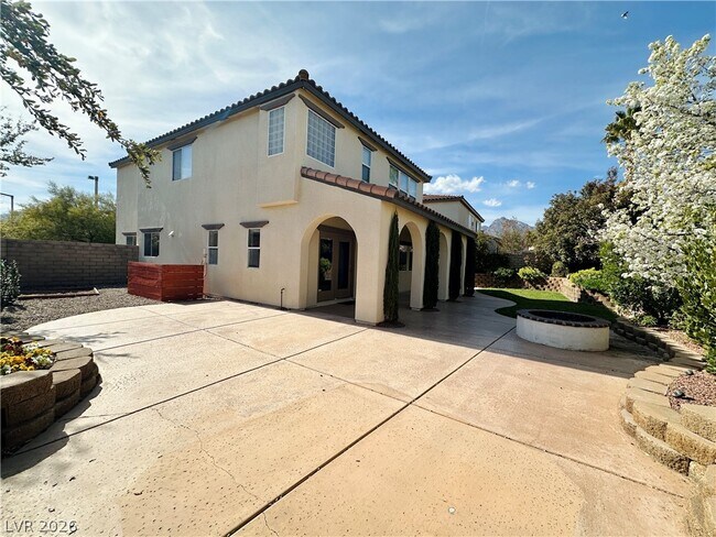 Building Photo - 956 Tafalla Ct