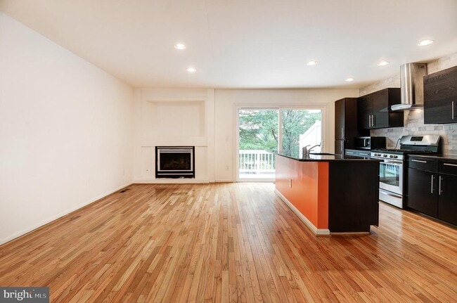Building Photo - 12050 Edgemere Cir
