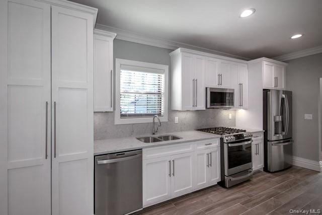 Building Photo - 576 Scranton Ave