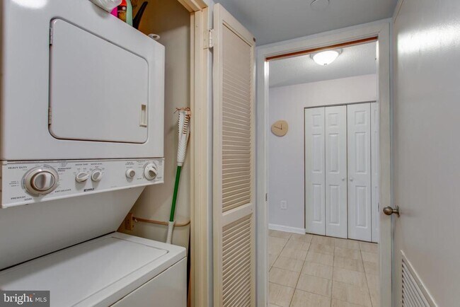 Building Photo - 1808 Old Meadow Rd