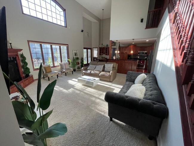 Building Photo - 810 Briarwood Dr