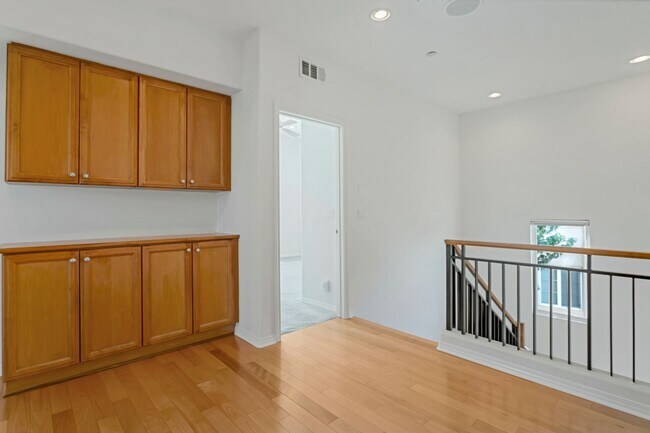 Building Photo - Modern 5-Bedroom Home with Spectacular Vie...