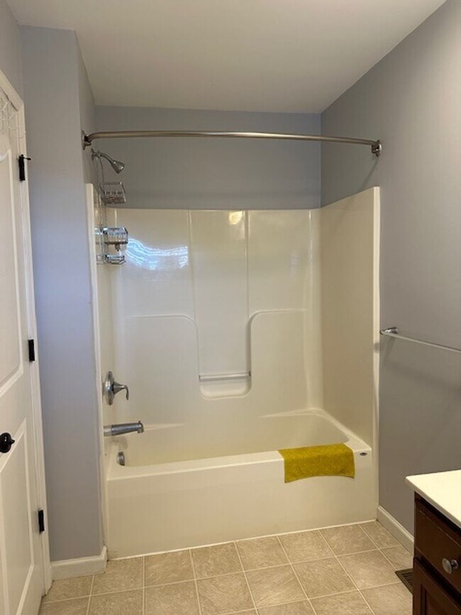 Building Photo - 1841 Vista Dr