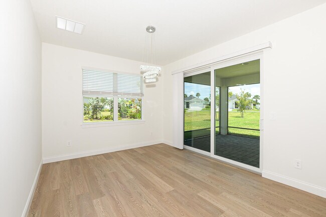 Building Photo - 9062 Dahlia Cir