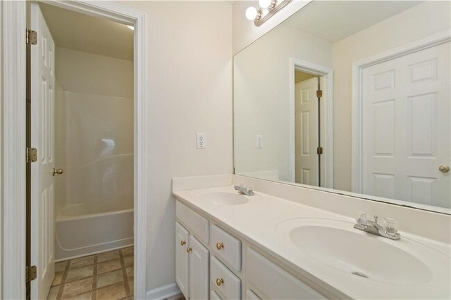 Building Photo - 6281 Vinings Vintage Dr SE