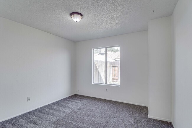 Building Photo - 4418 White Ln